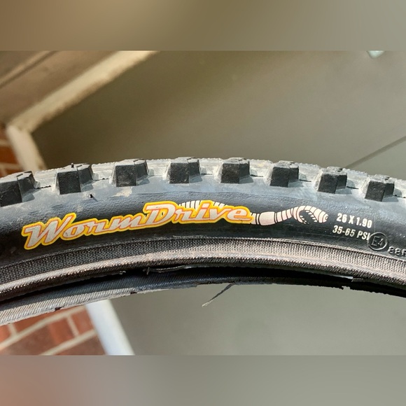 Maxxis Wormdrive 26” x 1.90” Puncture Resistant Hybrid Mountain Bike Tire - Picture 2 of 8